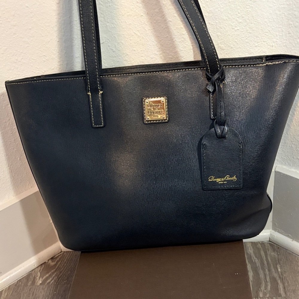 Dooney & Bourke Black Saffiano Leather Tote Bag Red Lining - Picture 2 of 13